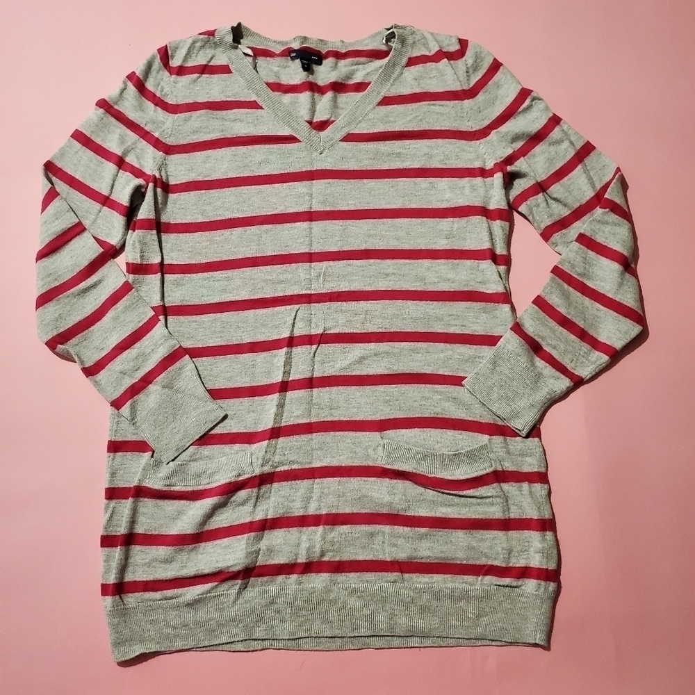 Gap Grey and Pink Stripped Sweater Pockets